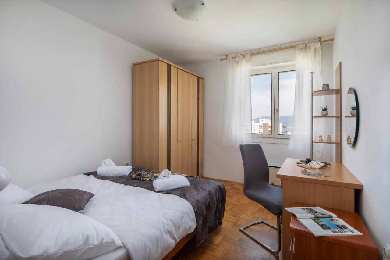 Lucy In Apartman