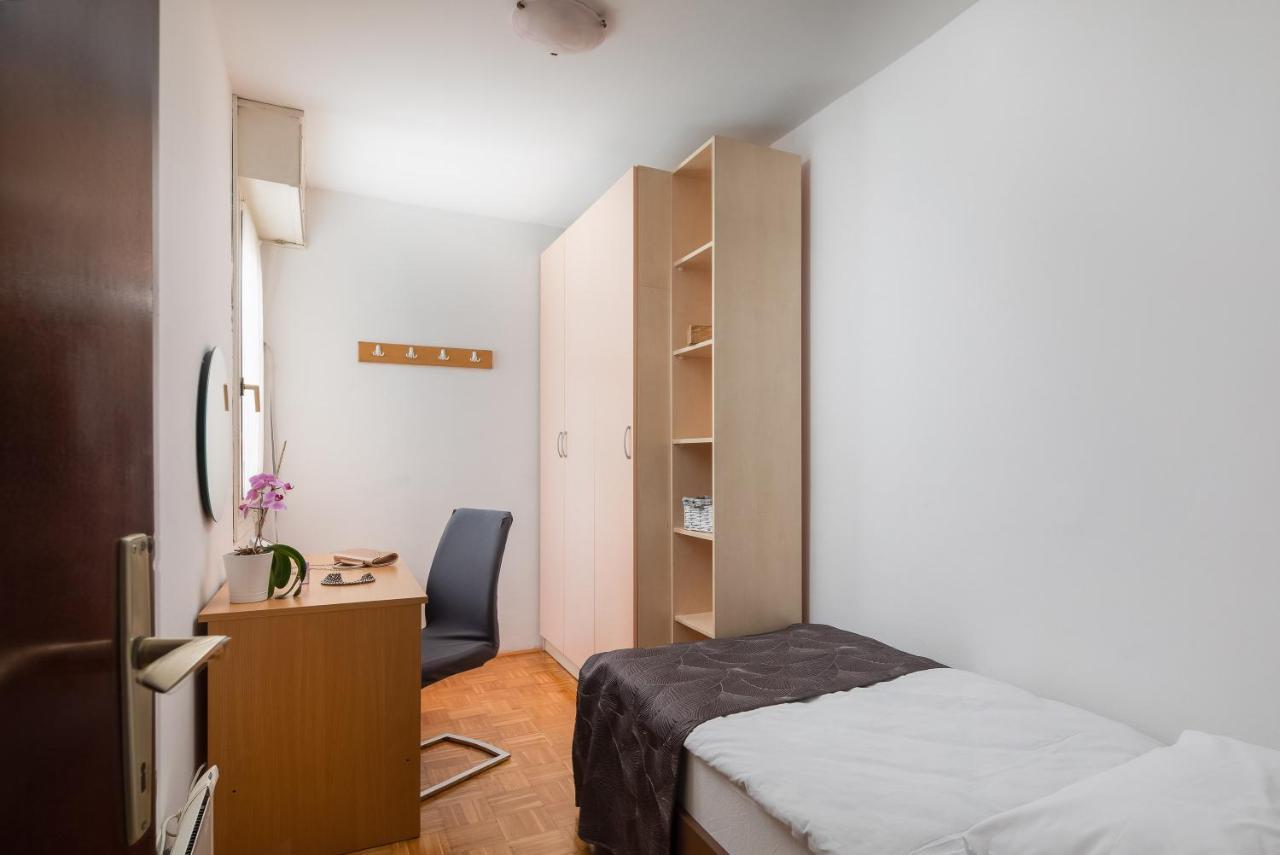 Lucy In Apartman